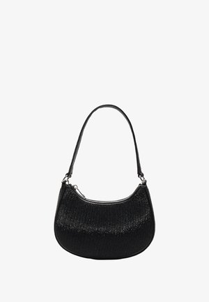 Schwarze Handtasche in Halbmondform aus strukturiertem Material mit metallischen Akzenten und einem einzelnen Trageriemen. Verfügt über einen Reißverschluss.