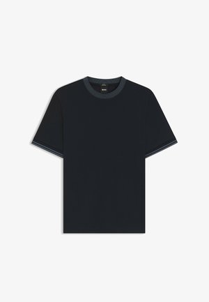 T-shirt nera a maniche corte slim fit con collo a coste e polsini manica caratterizzati da dettagli sottili a strisce e etichetta BOSS all'interno del colletto.