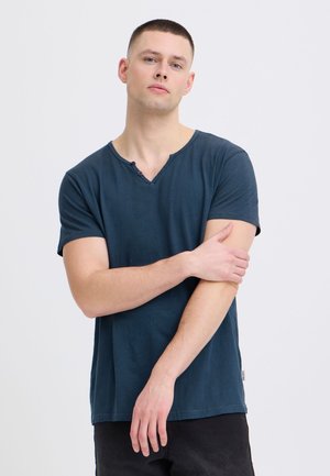 Blend, BHASTON SPLIT NECK - Camiseta básica - dress blues
