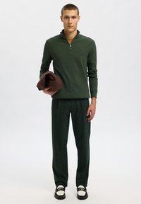 Selected Homme SLHBERG HALF ZIP  - Jumper - forest nightdetail twist
