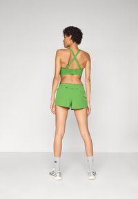 New Balance SHORT - Sporta šorti - alpine green