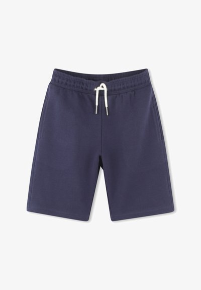 Shorts bleu marine en tissu doux avec une taille élastique, fermeture à cordon et poches latérales. Design simple sans motifs visibles.