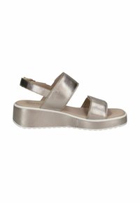 Sandali metallici oro con doppie fasce larghe e cinturino posteriore regolabile. Suola piatta con battistrada bianco testurizzato per una buona aderenza. Design leggero.
