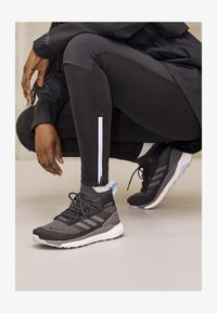 Não selecionado, carbon/grey/glow blue