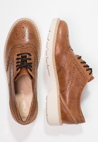 Clarks Šněrovací boty - brown