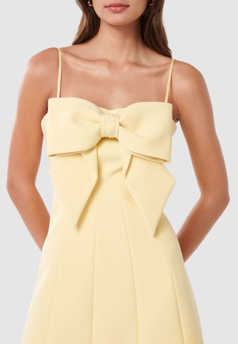 Forever New HAYLEY BOW FRONT MINI - Cocktail dress / Party dress - aspen  gold/light yellow - Zalando.ie