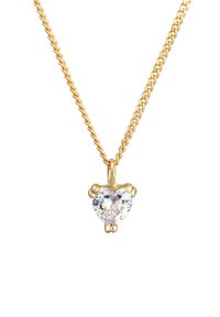 Gouden ketting met een hartvormige heldere kristallen hanger, vastgezet met vier pootjes. De ketting heeft een eenvoudig, gedraaid ontwerp.