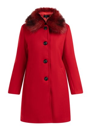 Cappotto rosso in lana con colletto in pelliccia sintetica, dotato di bottoni neri, maniche lunghe e tasche laterali. Texture liscia e design fino al ginocchio.