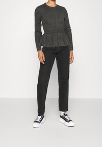 ONLY Stickad tröja - mottled dark grey