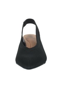 Scarpa slingback nera in tessuto con texture rigata, punta a mandorla e soletta imbottita. Suola piatta per stabilità.