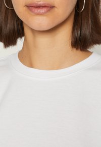 Pieces PCSKYLAR TEE - Jednoduché tričko - black/černá
