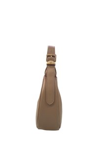 Borsa a spalla in pelle marrone chiaro con una forma strutturata, caratterizzata da una tracolla regolabile e un dettaglio con fibbia dorata. Texture liscia con accenti minimi.