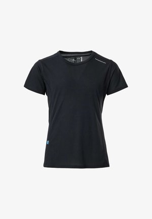 Crna kratka sportska majica s okruglim izrezom i kratkim rukavima, s malom oznakom švedske zastave blizu ruba i logotipom "Swedemount" na gornjem desnom dijelu prsa.