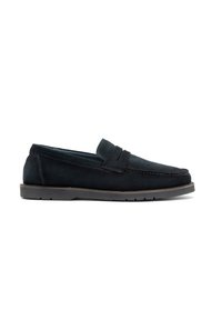 Loafers din suede negru, cu un profil redus, având un vamp cusut și o talpă contrastantă, maro. Textură netedă, vârf rotunjit pentru confort.