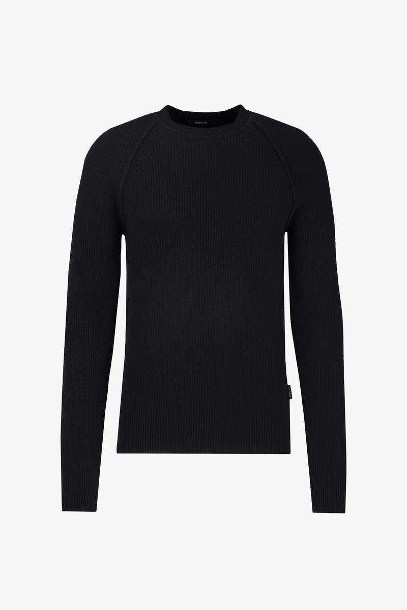 Zwarte ribgebreide trui met een ronde hals en lange mouwen. Heeft een aansluitende pasvorm en een klein etiket aan de onderzijde.