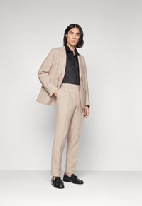Kigili ADRIAN - Alkalmi ing - black