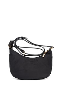 Czarna nylonowa torba na ramię z zaokrąglonym kształtem, złotym okuciem i zamkiem błyskawicznym; wyposażona w pojedynczy regulowany pasek.