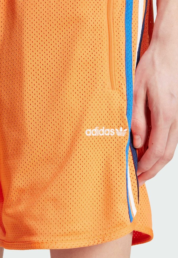 SPRINT SHORT - Shorts - semi solar orange2