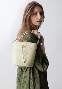 Victoria Hyde BEAD CHAIN - Borsa a mano - weiss