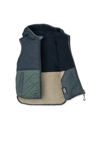 Quilted-Weste aus einer Mischung aus Marineblau, Grün und Beige, mit einem weichen Fleece-Innenfutter und einem Reißverschluss auf der Vorderseite.