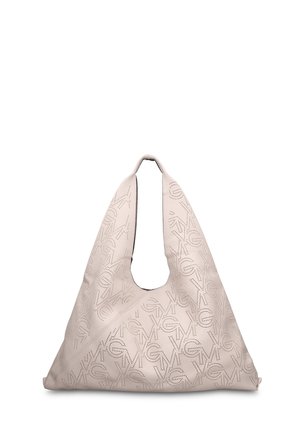 Borsa tote in morbida pelle beige con lettere perforate ripetute che formano un motivo, dotata di manico largo e forma triangolare.