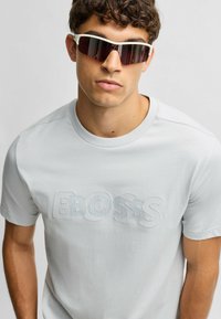 BOSS DROPNEEDLE - Printtipaita - light grey four