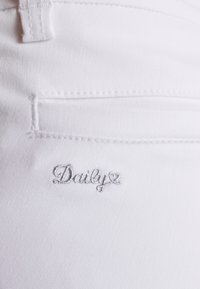 Daily Sports Pantalon classique - white