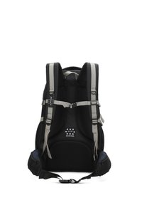 Zaino nero con schienale in mesh traspirante, cinghie grigie, fibbie regolabili e una tasca laterale con zip. Presenta un logo e imbottitura strutturale.