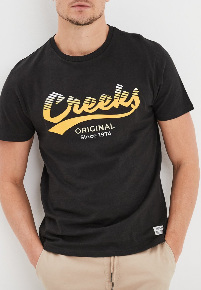 Creeks AMERICAN INSPIRATION FASHION COOL EASY MIT RUNDHALSAUSSCHNITT UND KURZEN ÄRMELN - T-shirt imprimé - black