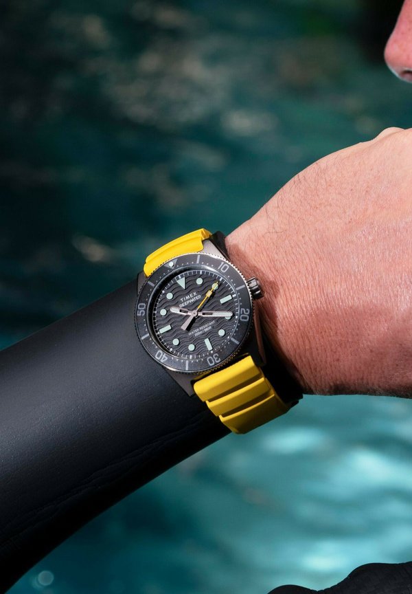 DEEPWATER REEF 200 - Uhr