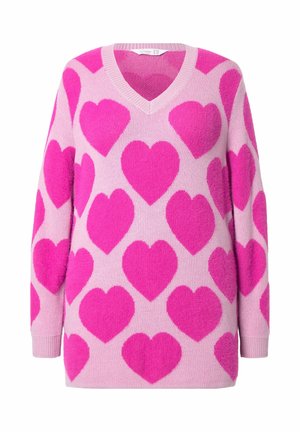 Suéter de punto rosa con escote en V y mangas largas, que presenta un patrón de grandes corazones magenta difusos sobre un fondo rosa claro.