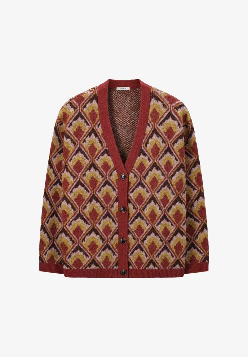 Cardigan à motifs rouge et jaune avec décolleté en V, boutonnière à l'avant et manches longues. Fabriqué en tissu tricoté texturé avec un motif en losange.