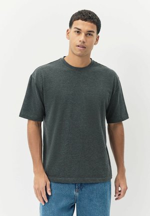 - T-shirt basic