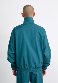 Thumbnail Image 4