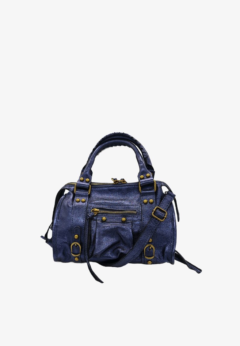 Sac à main bleu marine en matériau texturé avec deux poignées et une bandoulière amovible. Présente du matériel en métal doré, des fermetures éclair et des clous décoratifs.