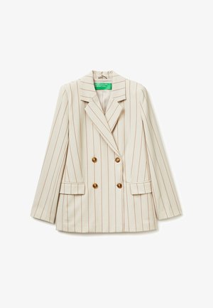Beżowa marynarka dwurzędowa z cienkimi pionowymi brązowymi paskami, czterema brązowymi guzikami, szerokimi klapami i dwoma kieszeniami z patką.