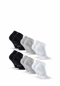 Paquete de seis pares de calcetines tobilleros en negro, gris y blanco. Cada par presenta un puño acanalado y detalles del logo cerca del talón.