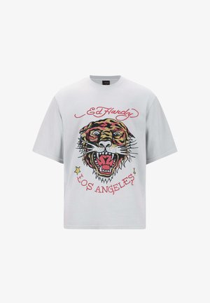 Graues Baumwoll-T-Shirt mit kurzen Ärmeln, das ein buntes Tiger-Motiv, den Schriftzug "Ed Hardy" sowie Sterne in roten und gelben Akzenten zeigt.
