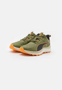 Puma REFLECT LITE - Chaussures de running - olive green/putty/clementine