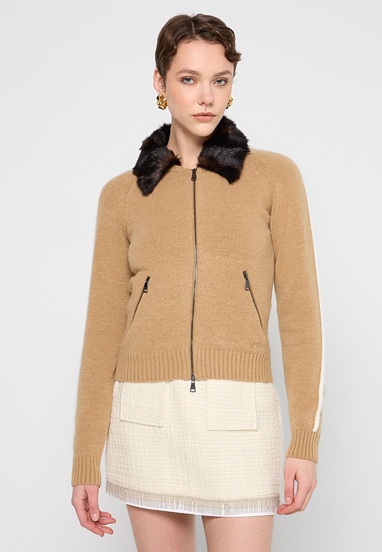 N°21 Vest bruin
