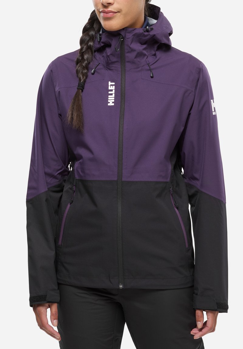 Lila und schwarze wasserdichte Jacke mit durchgehendem Reißverschluss, verstellbarem Kapuze, zwei seitlichen Taschen und Logo-Details. Mit strukturiertem Stoff und taillierten Bündchen.