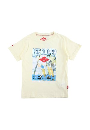 T-shirt à manches courtes de couleur crème avec le texte "LEE COOPER BEACH" et un graphique de planches de surf et de palmiers sur le devant.