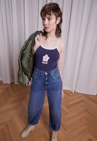 BDG Urban Outfitters LOGAN BARELL LEG CARPENTER  - Calças de ganga de corte relaxado - dark vintage