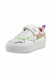 Sneaker bianco con accenti lucidi in rosa, verde e viola. Presenta una suola spessa, punta tonda, chiusura con lacci e una strap in velcro.