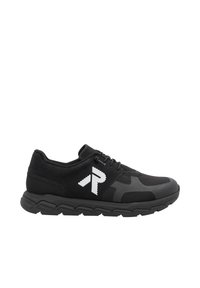 Scarpe da atleta nere con tomaia in rete, accenti testurizzati e suola spessa. Presenta un logo bianco distintivo sul lato.