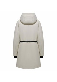 Cappotto puffer beige chiaro con cappuccio, materiale texturizzato, vita con cintura e dettagli neri ai polsini e alla vita per contrasto.