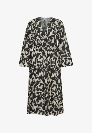 Omslagskjole i svart, hvit og oransje leopardmønster. Har lange ermer, dyp V-hals og en innsnørt midje for en flatterende fasong.