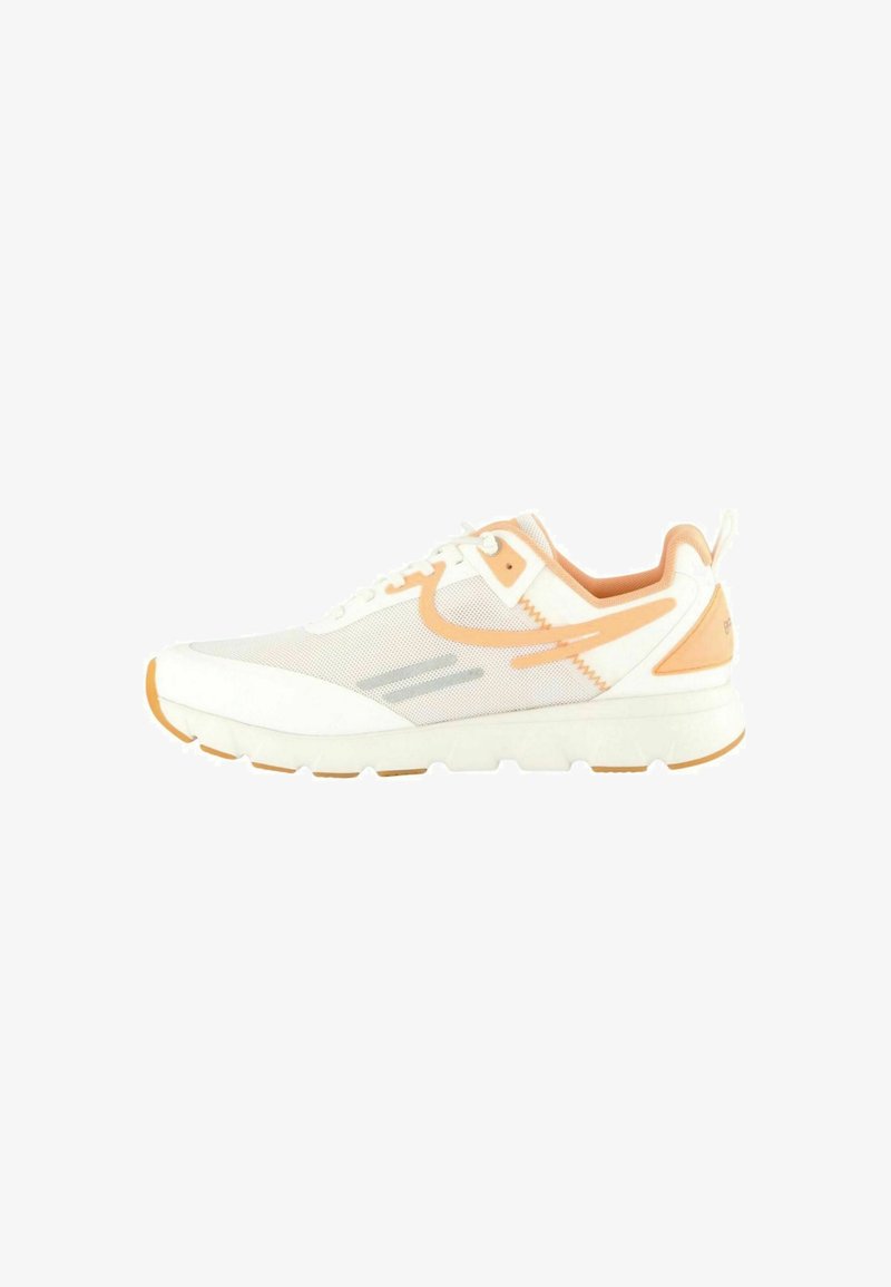 Weiße Sportschuhe mit Obermaterial aus Mesh, orangefarbenen Akzenten und grauen Streifen. Dicke Sohle mit strukturiertem Profil für Grip. Schnürsenkel und gepolsterter Schaft.