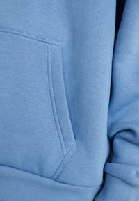 Nike Sportswear SPORTSWEAR CLUB - Ikdienas džemperis - aegean storm