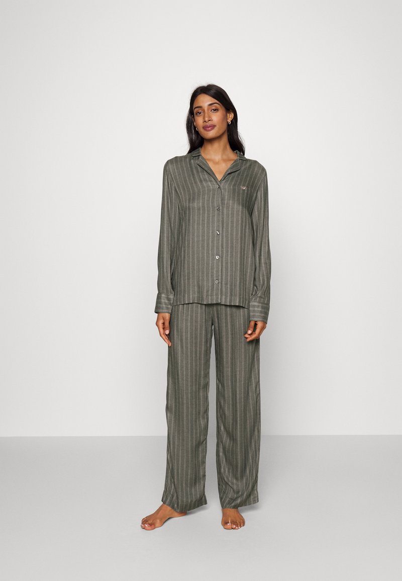 Ersticken Handel Sitten Und Br uche Armani Pyjama Fuchs Manager Abstehen ersticken-handel-sitten-und-br-uche-armani-pyjama-fuchs-manager-abstehen